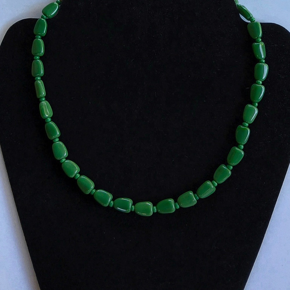 Vintage Essex of Canada Jade Green Art Glass Bead Necklace 16"-19" Signed